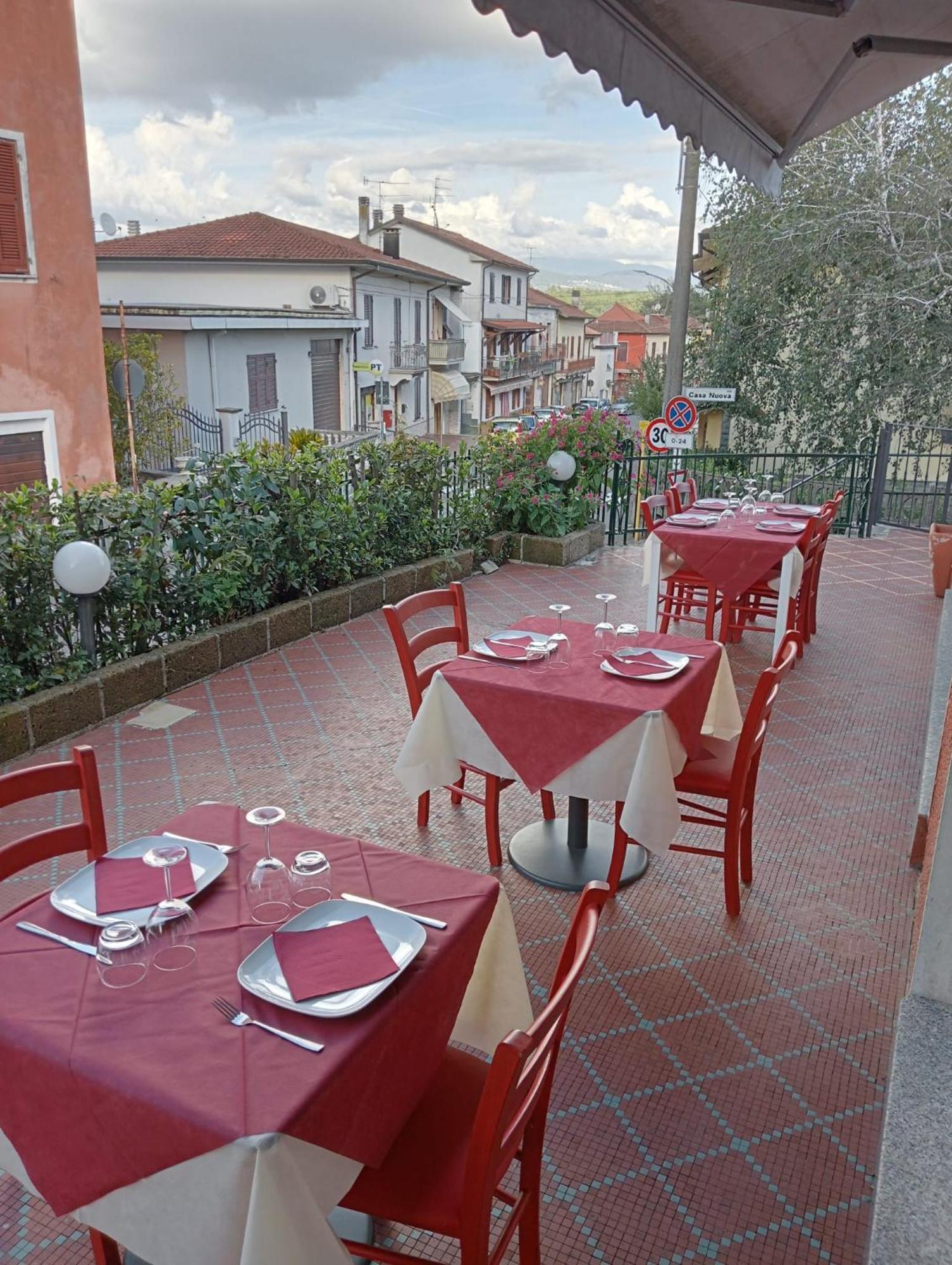 Готель San Quirico Locanda Ristorante Pizzeria Barbarasco Екстер'єр фото